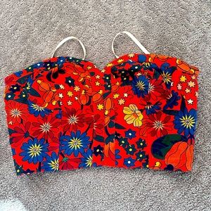Super cute flor print corset crop. Size XS with zipper on the side.